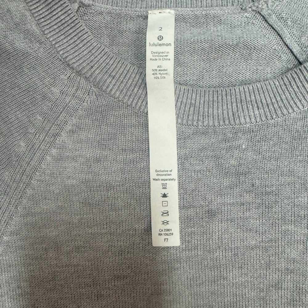 Lululemon Gray Knit Long Sleeve Sweater Top Size 2 - Picture 3 of 5